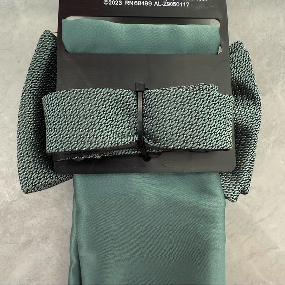 Men’s Alfani 2 Piece Bow Tie And Pocket Square Set Suit Business Office - Picture 7 of 12